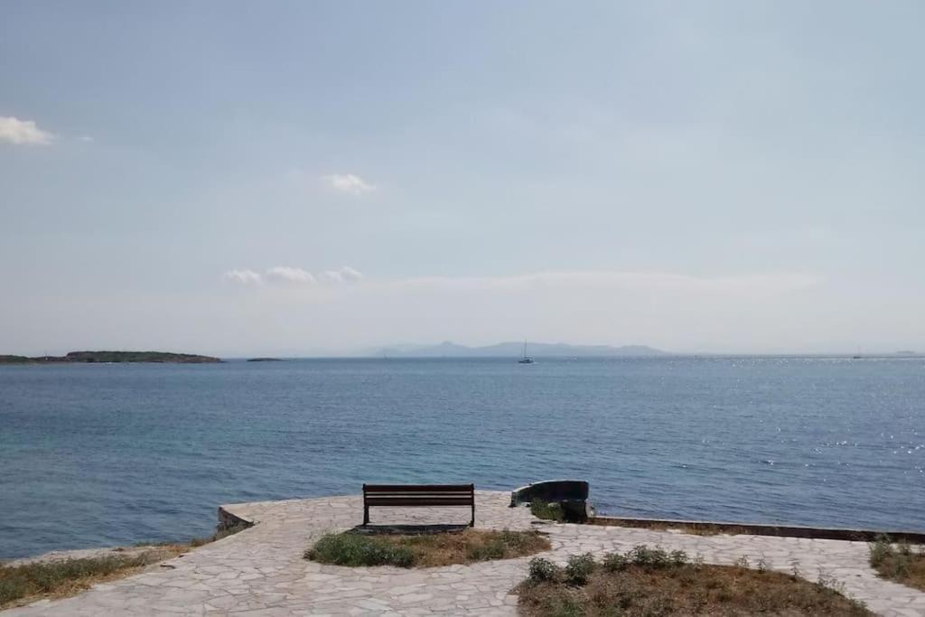 Lovely 1-Bedroom 2 Minutes From Beach Athen Exterior foto